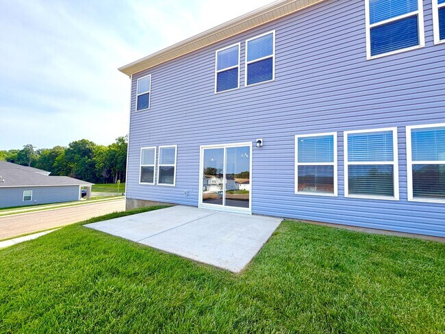 Building Photo - 2372 Meadowwood Dr
