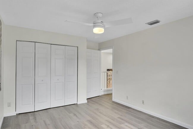 Building Photo - 3354 Greenview Terrace W
