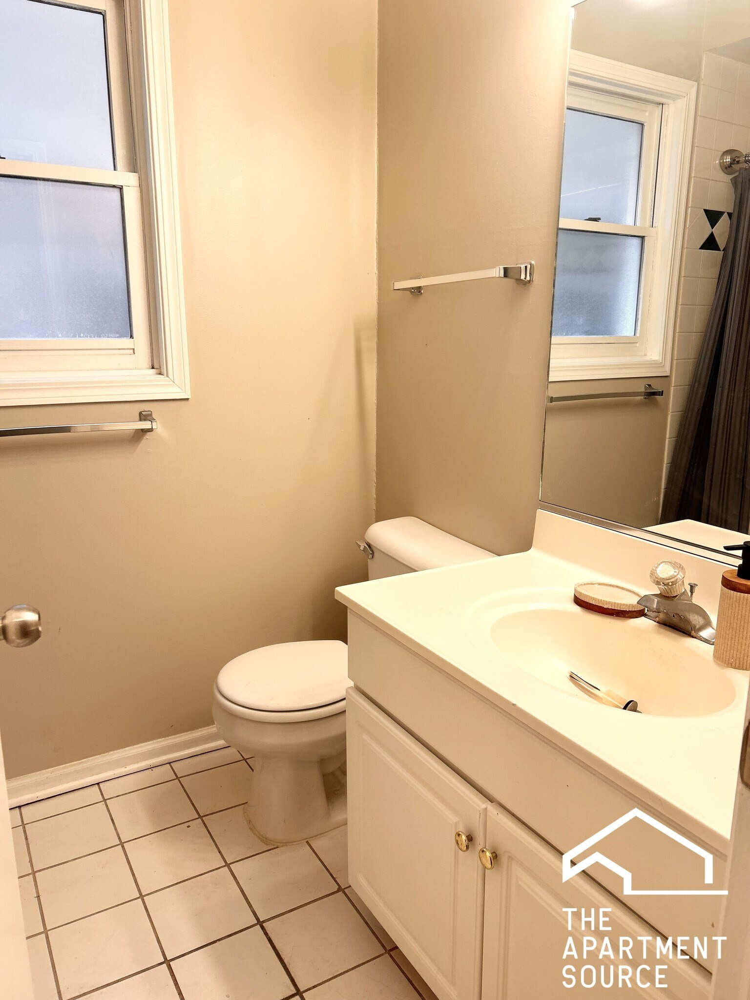 Building Photo - 842 N Wood St