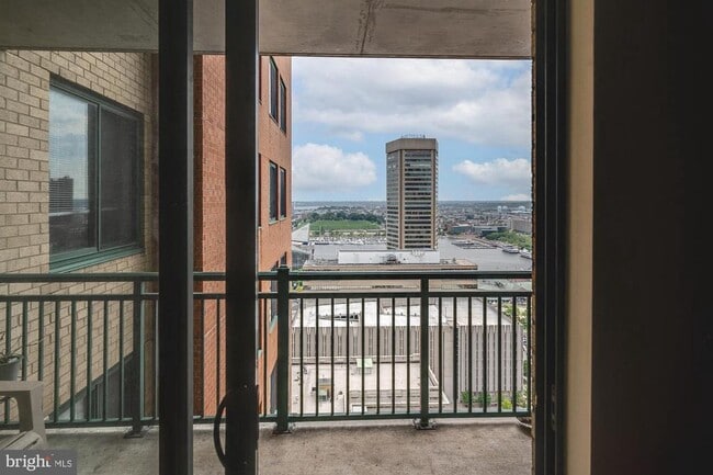 Building Photo - 414 Water St