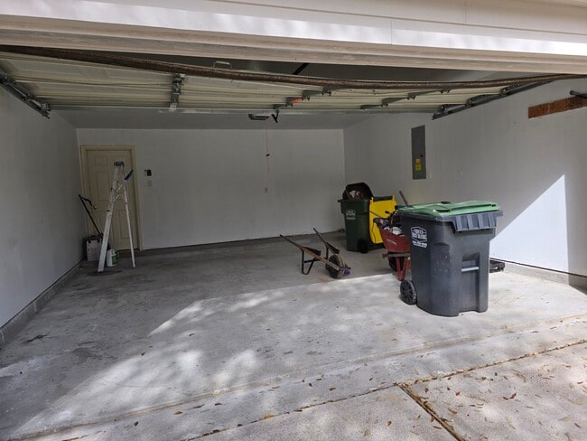 Building Photo - 2910 Plum Lake Dr