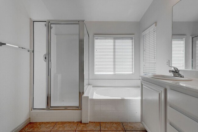 Building Photo - 9931 Rockside Ave