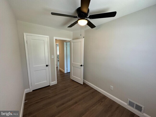 Building Photo - 1844 Trenleigh Rd