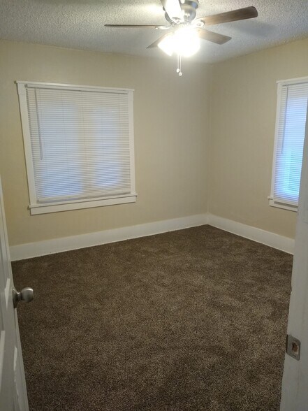 Building Photo - 2329 Van Buren Ave