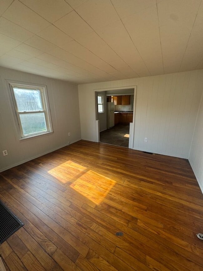 Building Photo - 3808 Eastway Dr