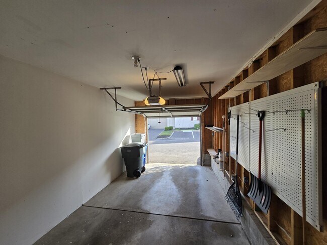 Building Photo - 5690 Kilbury Ln