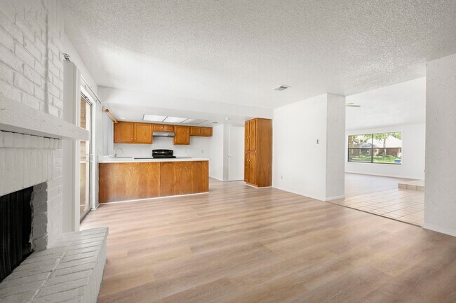 Building Photo - 7415 Creekfield Dr