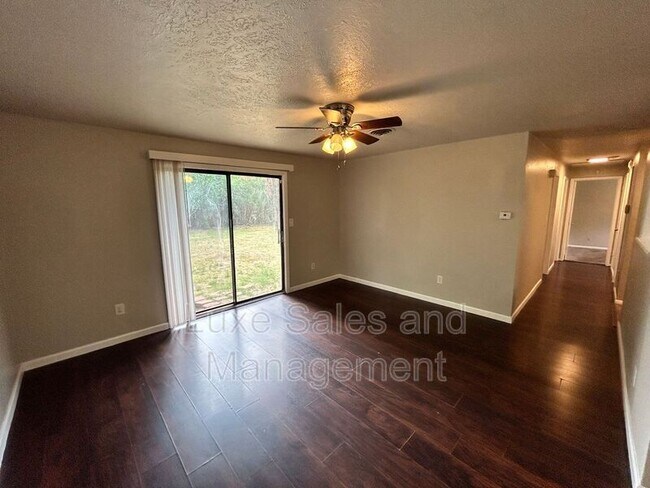 Building Photo - 700 Crosby Blvd