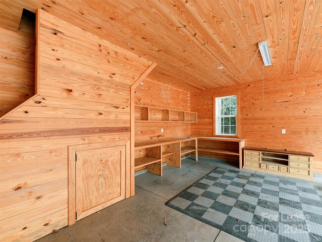 Building Photo - 620 Marsh Rd