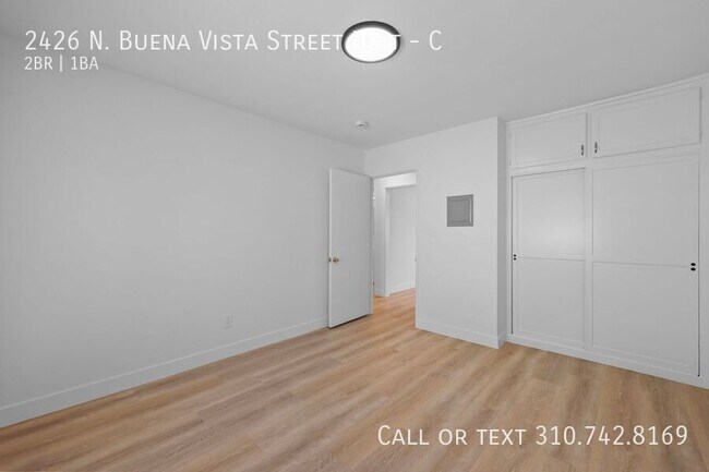 Building Photo - 2426 N Buena Vista St