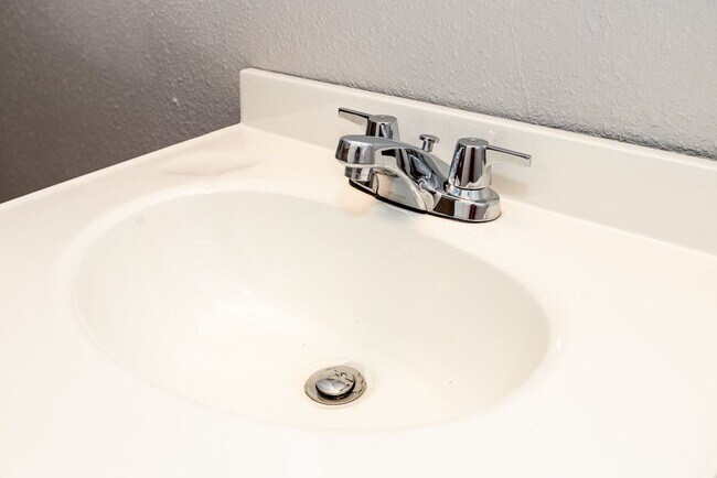 Building Photo - 3 BED/ 1 BATH IN UP AND COMING NEIGHBORHOOD