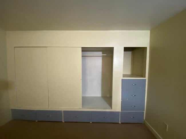 Building Photo - Cheney Studio Apartment Available 8/15