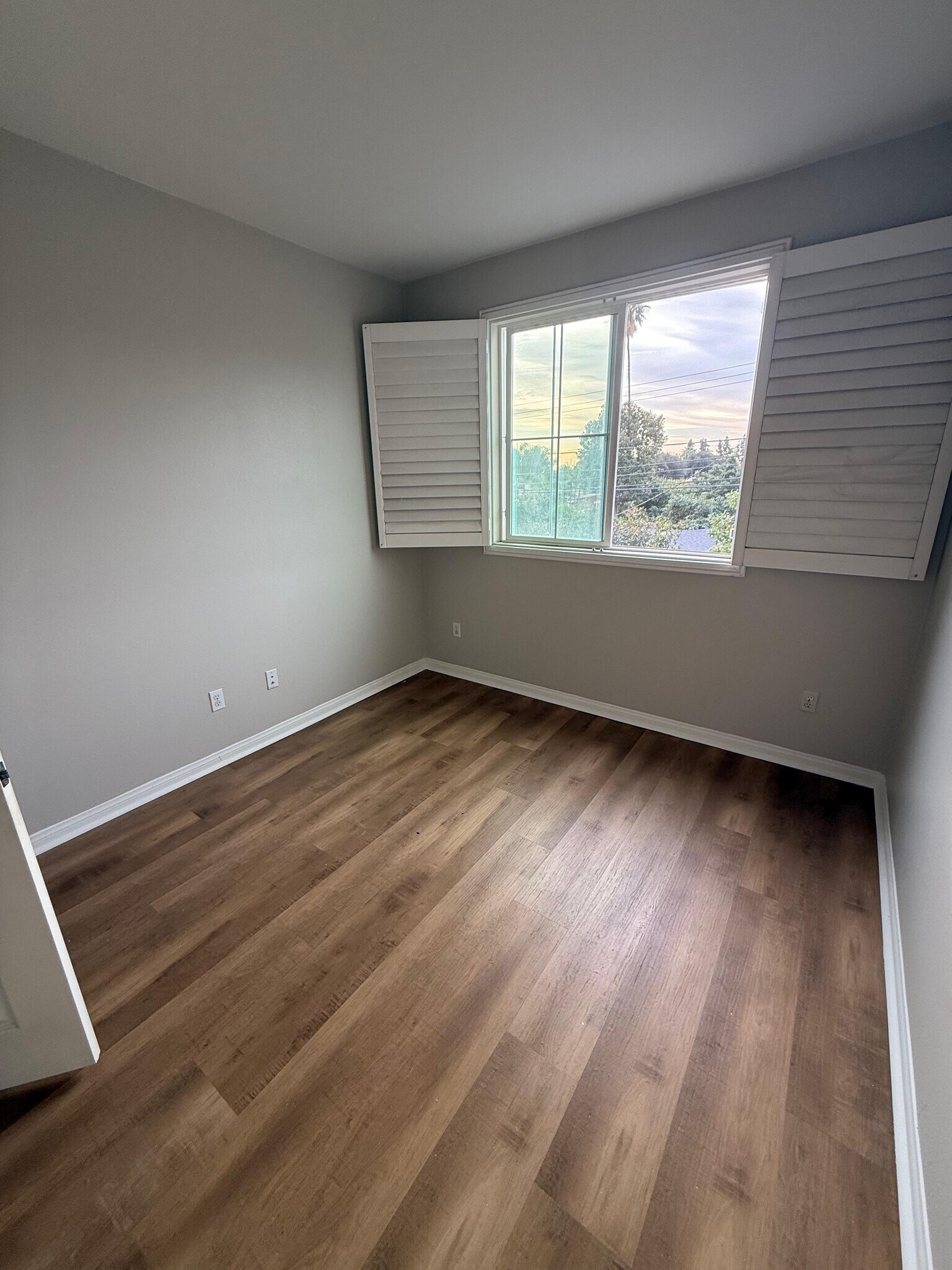 1st bedroom - 335 N Fenimore Ave