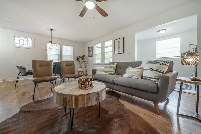 Building Photo - 920 W Orient St