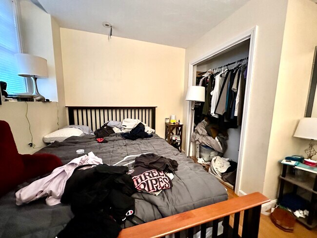 Building Photo - 108 Myrtle St