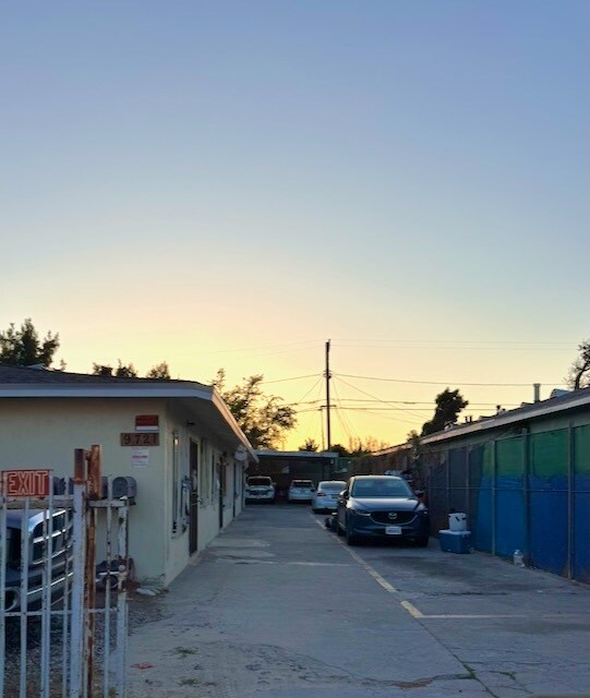 Building Photo - 9721 Grape St