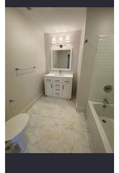 Building Photo - 224 Ivy Ter