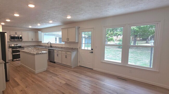 Building Photo - 3312 S Graystone Pl