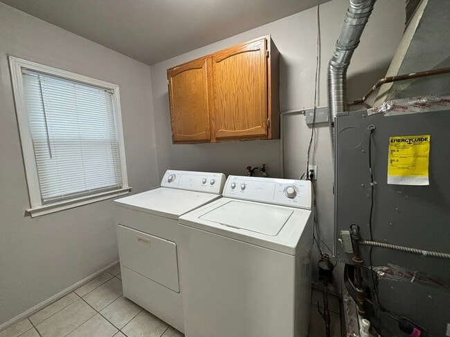 Building Photo - 11340 Fisher Ave