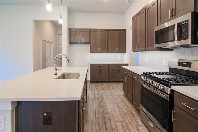 Building Photo - 917 Hawthorn Ln