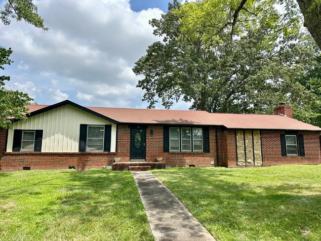 Building Photo - 3BD 1.5 BA HOUSE with Bonus Room  AVAILABL...