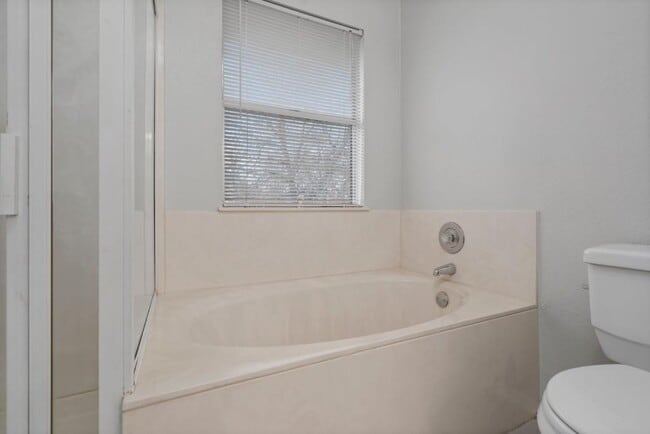 Building Photo - 911 Flatters Way