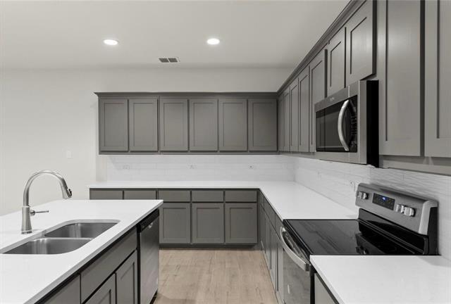 Building Photo - 2112 Sesaro Dr