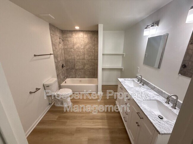 Building Photo - 1413 John Smith Ave