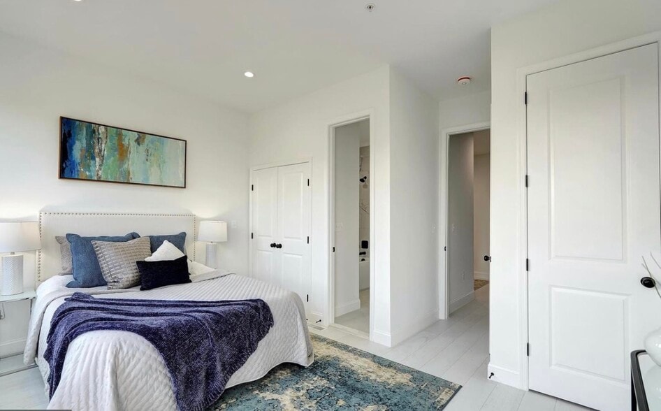 Building Photo - 638 Franklin St NE