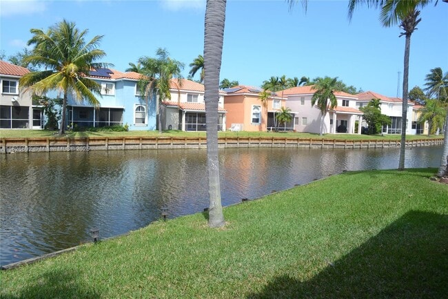 Building Photo - 1537 E Lake Ct