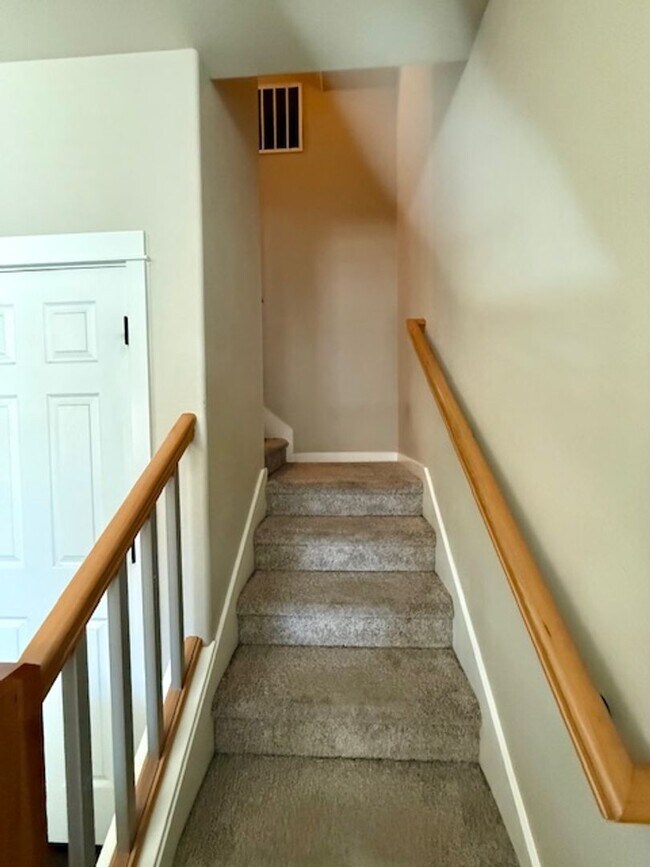 Building Photo - Spacious 3-Bedroom Home with Bonus Room in...