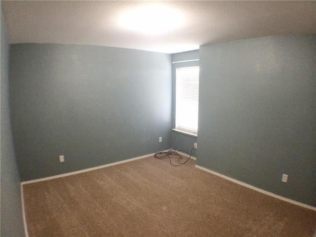 Building Photo - 2301 Kingsway Dr