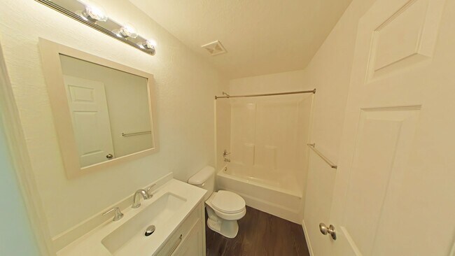 Building Photo - Charming 3 Bedroom, 2 Bathroom Home for Rent in Summerfield, FL