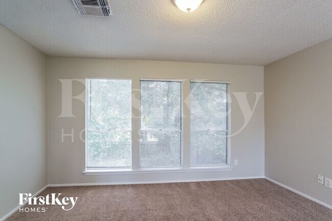 Building Photo - 6610 Cove Lake Dr