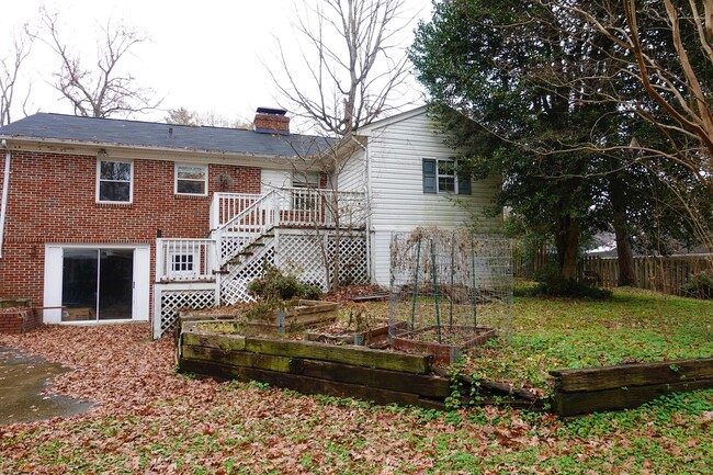 Building Photo - 3 Hazel Dr