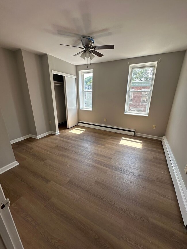 Building Photo - 2 Bed, 1 Bath Townhome