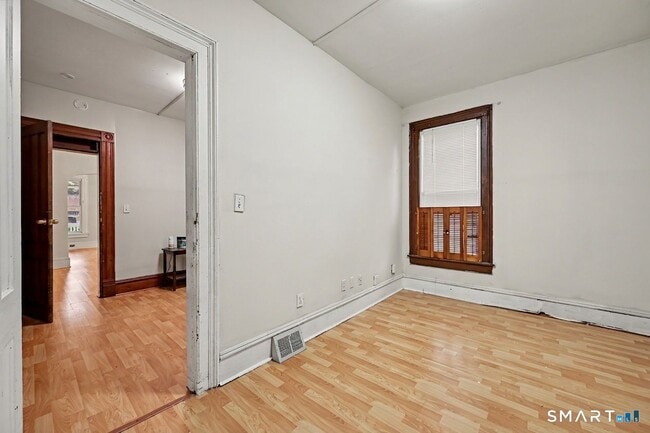 Building Photo - 135 Sherwood Ave