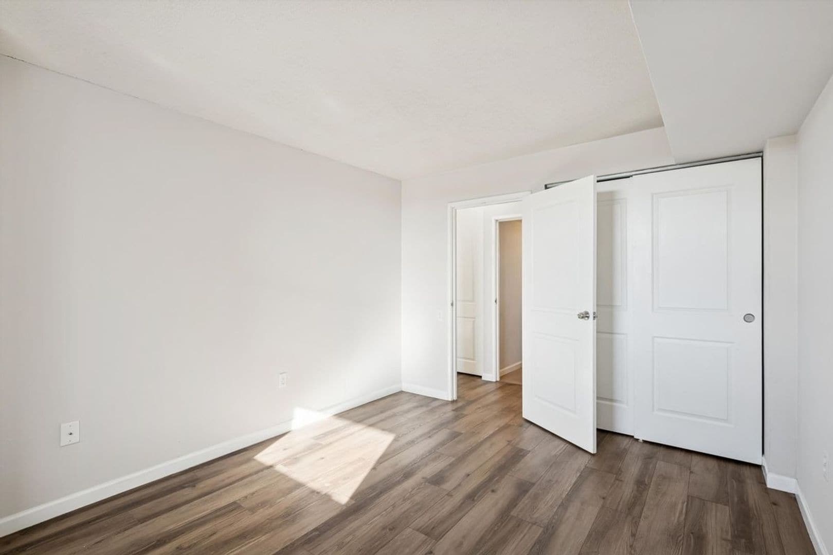 Building Photo - 601 W 11th Ave