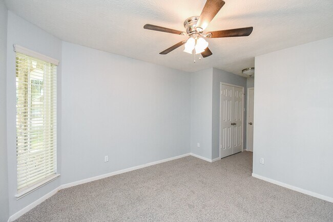 Building Photo - 807 Hyacinth Pl