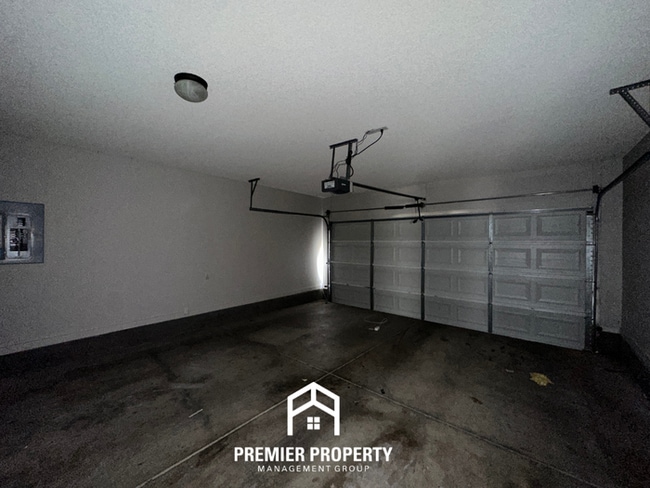 Building Photo - 2280 Southern Woods Dr