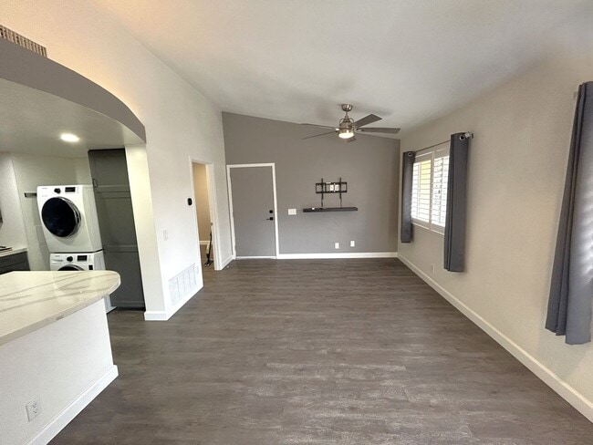 Building Photo - OAK CREEK DR UNIT D ONTARIO 91761  (2 BED / 2 BATH)