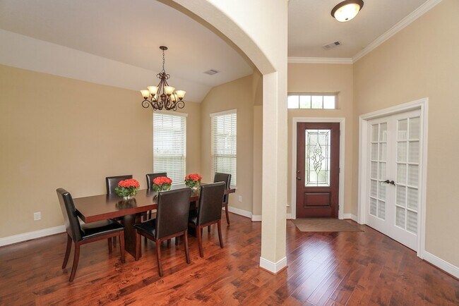 Building Photo - 6115 Sawland Dr