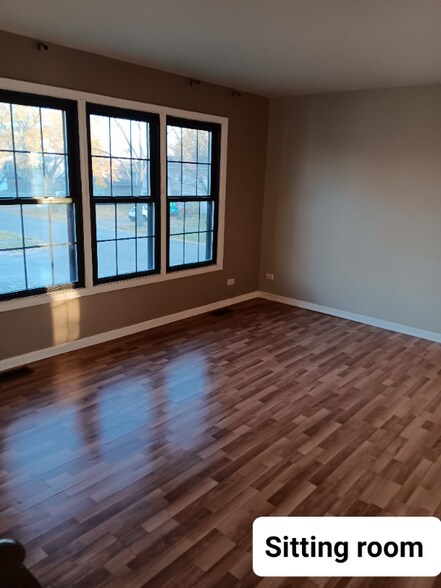 Building Photo - 161 Oakwood Dr