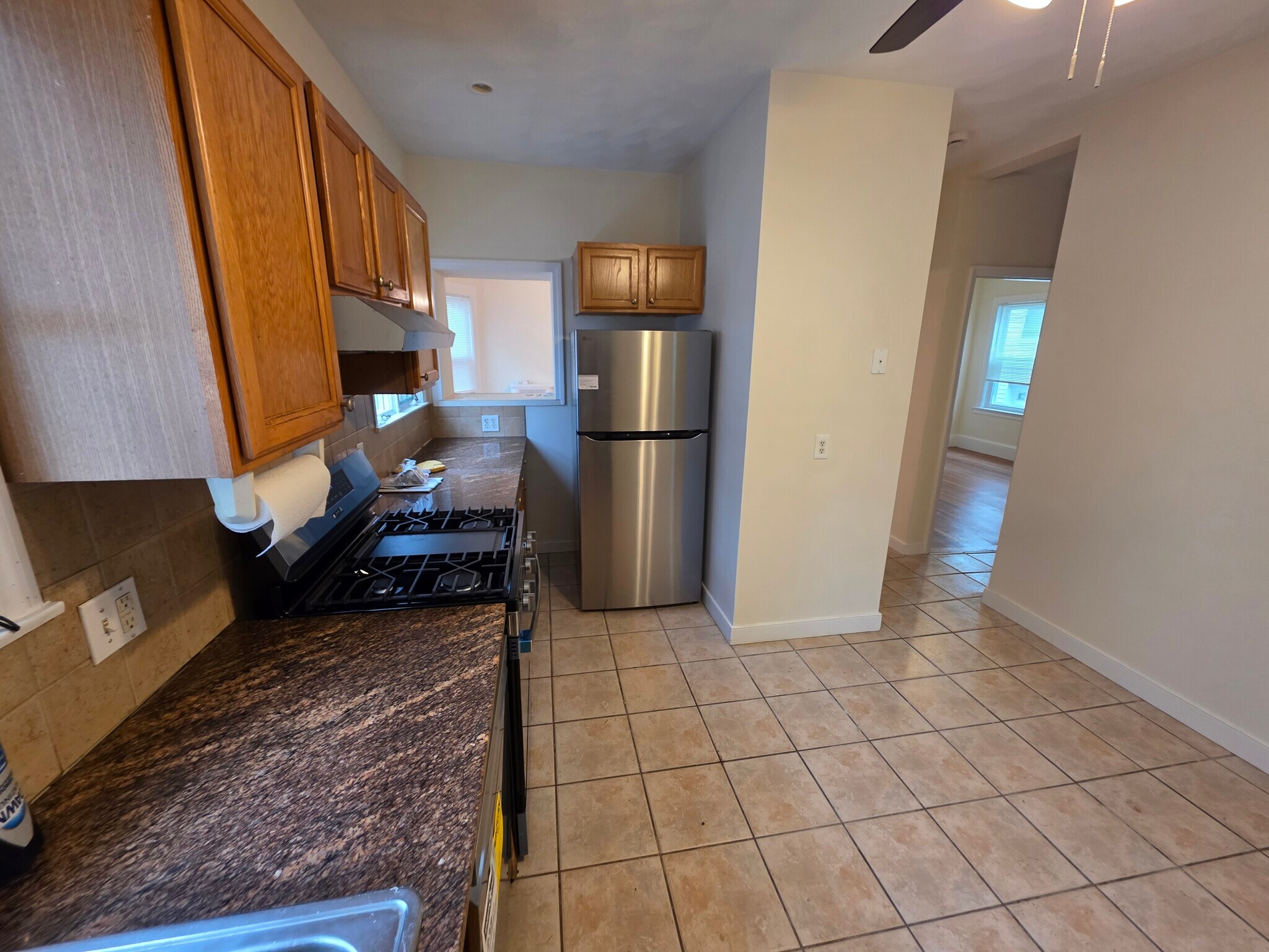 Building Photo - 1028 Fellsway