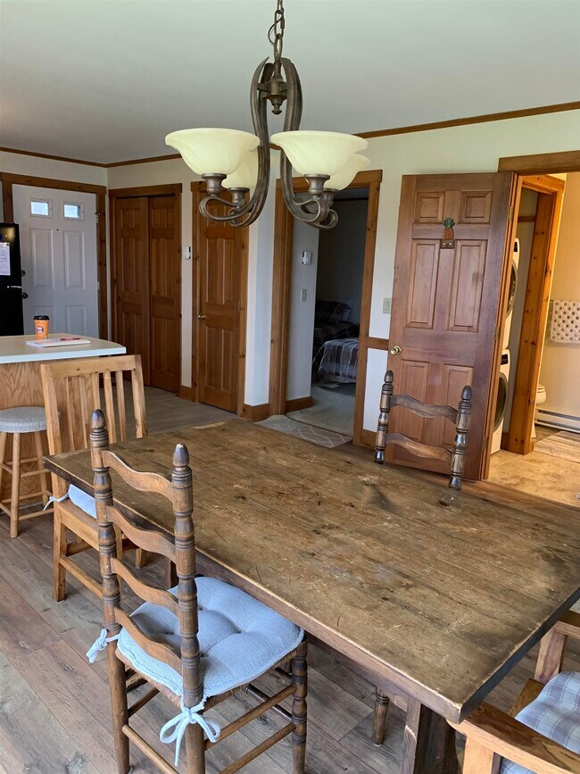 Building Photo - 383 Holbrook Bay Cmns