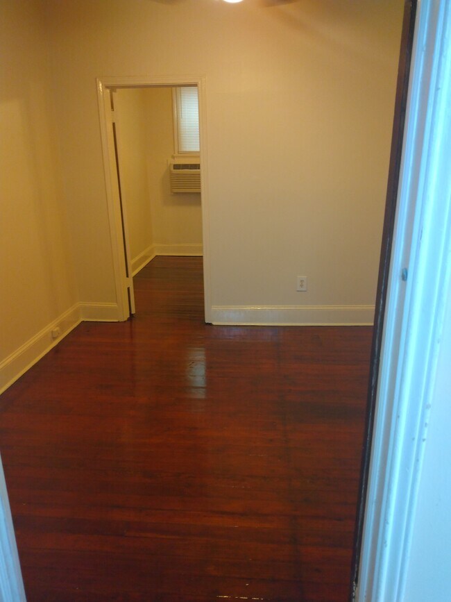 Primary Photo - 3402 Dryades St
