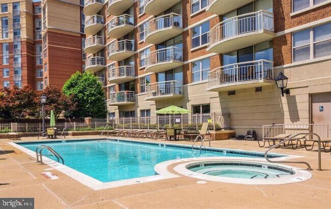 Building Photo - 1200 Braddock Pl