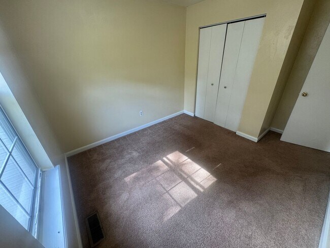 Building Photo - 1419 Jenninfer Drive