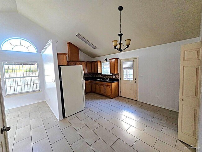 Building Photo - 17 West Dr