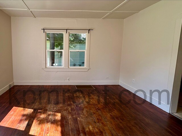 Building Photo - 1207 9th St NE